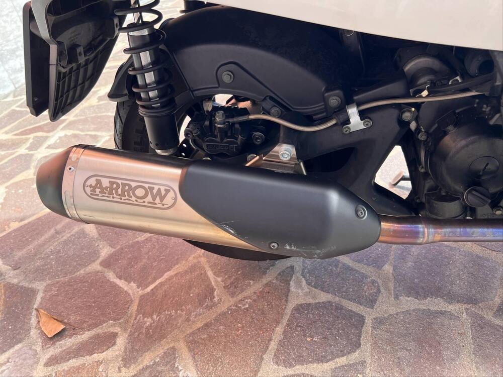 Kymco Downtown 300i (2009 - 17) (12)