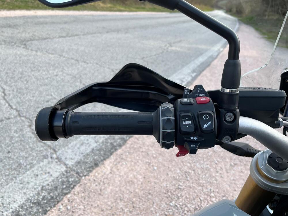 Bmw R 1250 R (2021 - 25) (5)