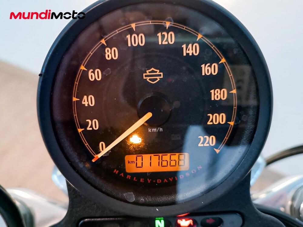 Harley-Davidson 883 SuperLow (2010 - 16) - XL 883L (12)