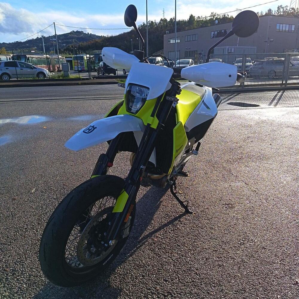 Husqvarna 701 Supermoto (2026) (9)