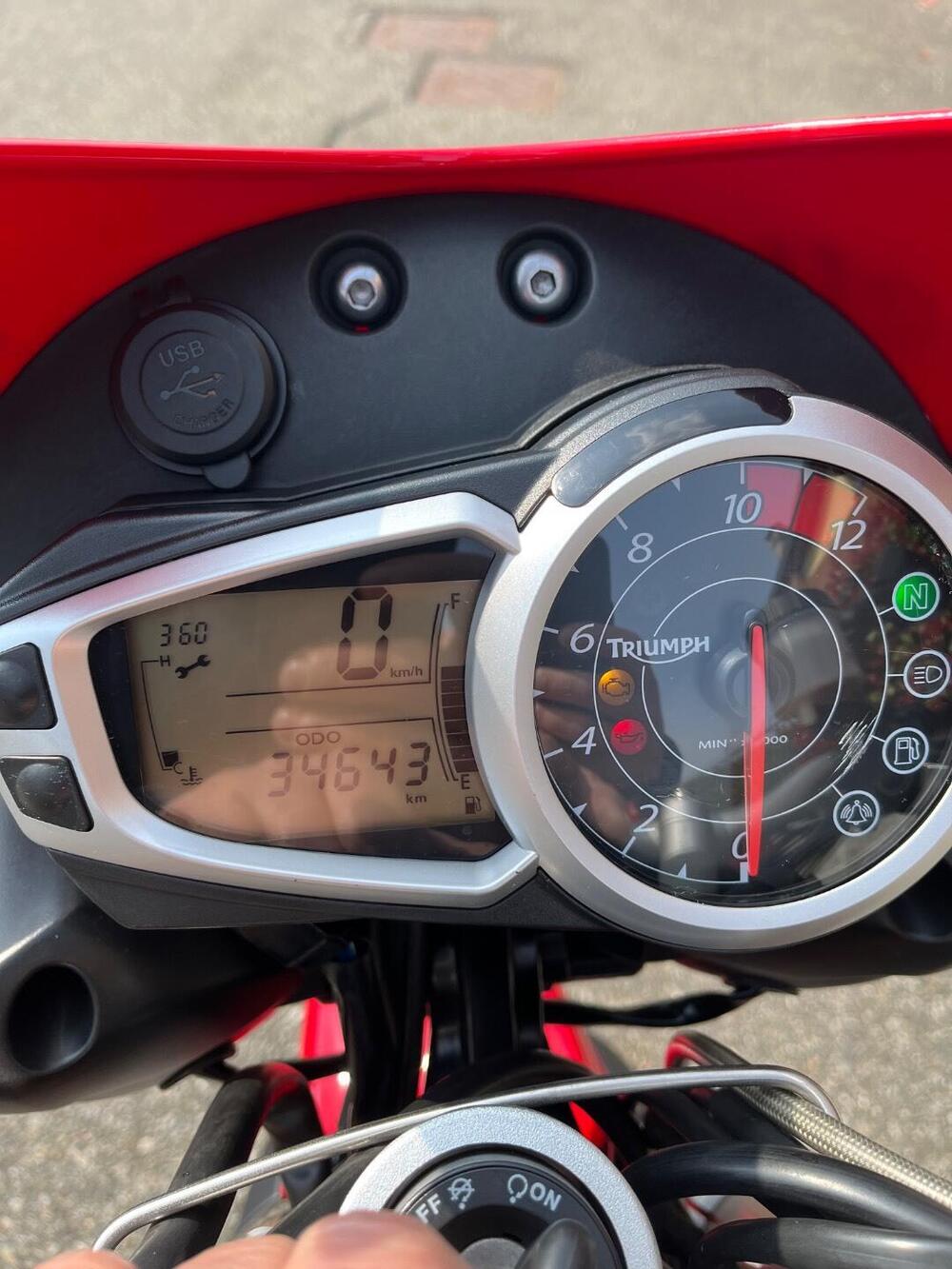 Triumph Speed Triple 1050 (2011 - 13) (7)