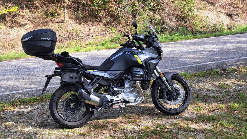 Moto Guzzi Stelvio (2024 - 26) (4)