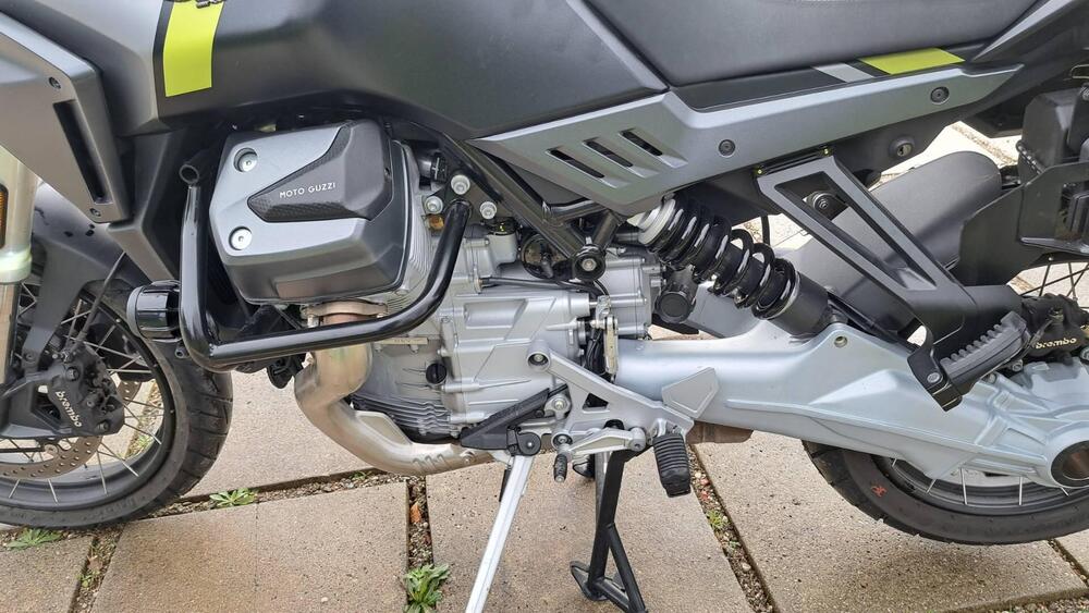 Moto Guzzi Stelvio (2024 - 26) (9)