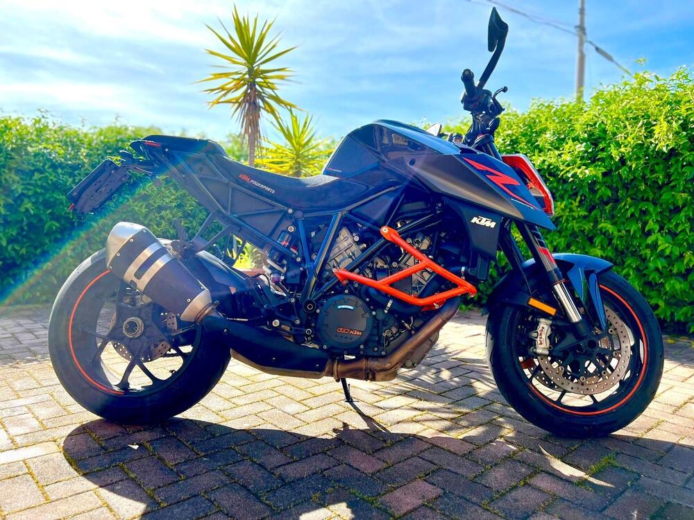 KTM 1290 Super Duke R (2019) (3)