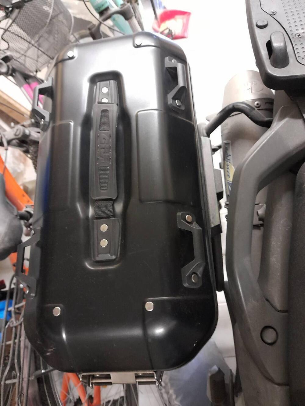 Coppia borse rigide GIVI trekker dolomiti (4)