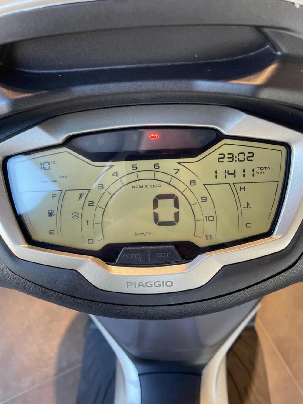 Piaggio Beverly 400 ABS-ASR (2021 - 24) (2)