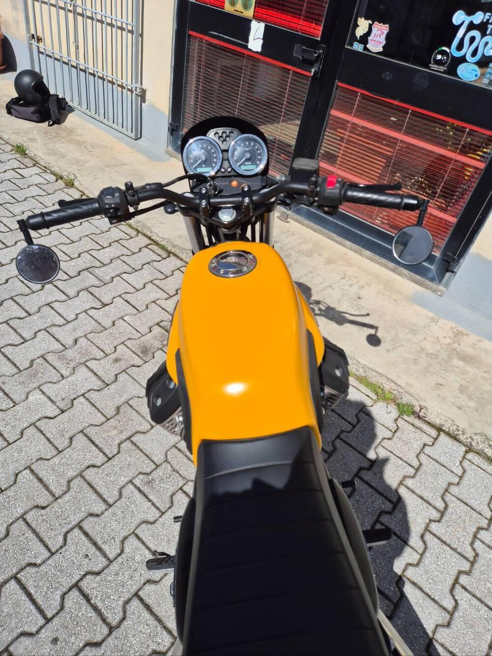 Moto Guzzi V7 II Stone (2015 - 17) (3)