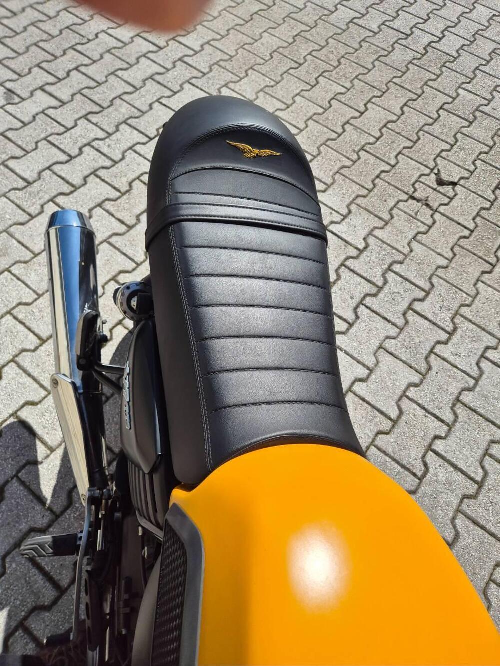 Moto Guzzi V7 II Stone (2015 - 17) (4)