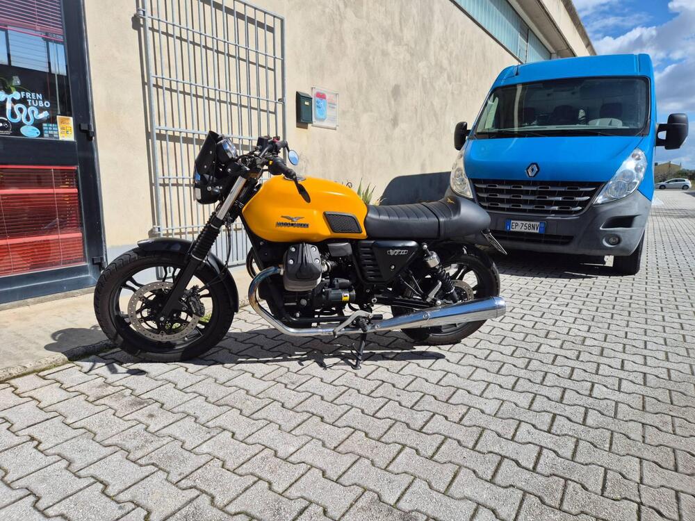 Moto Guzzi V7 II Stone (2015 - 17) (5)