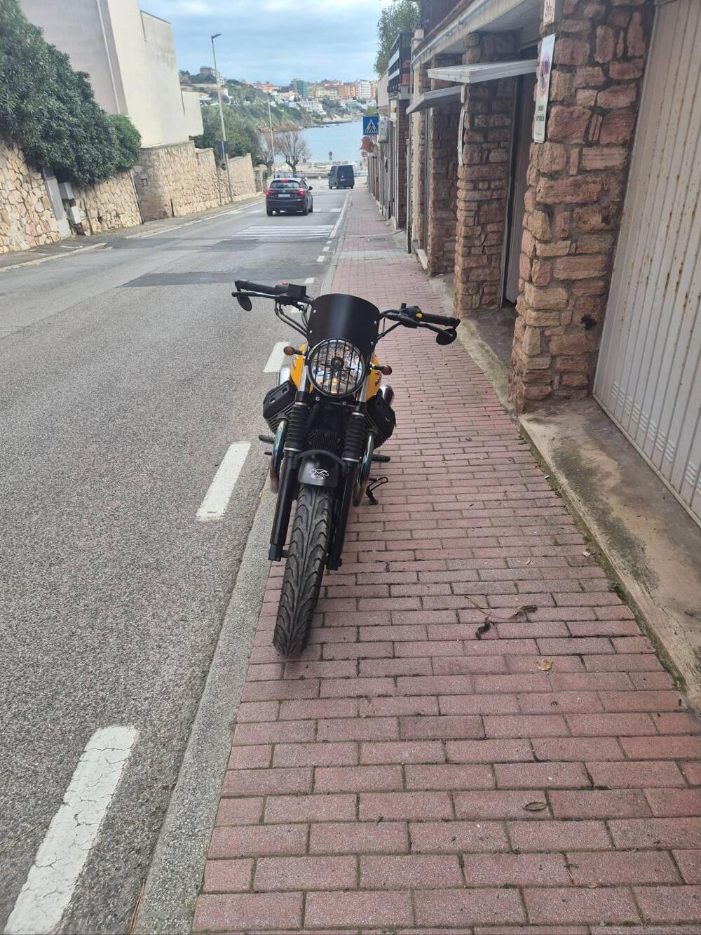 Moto Guzzi V7 II Stone (2015 - 17) (6)