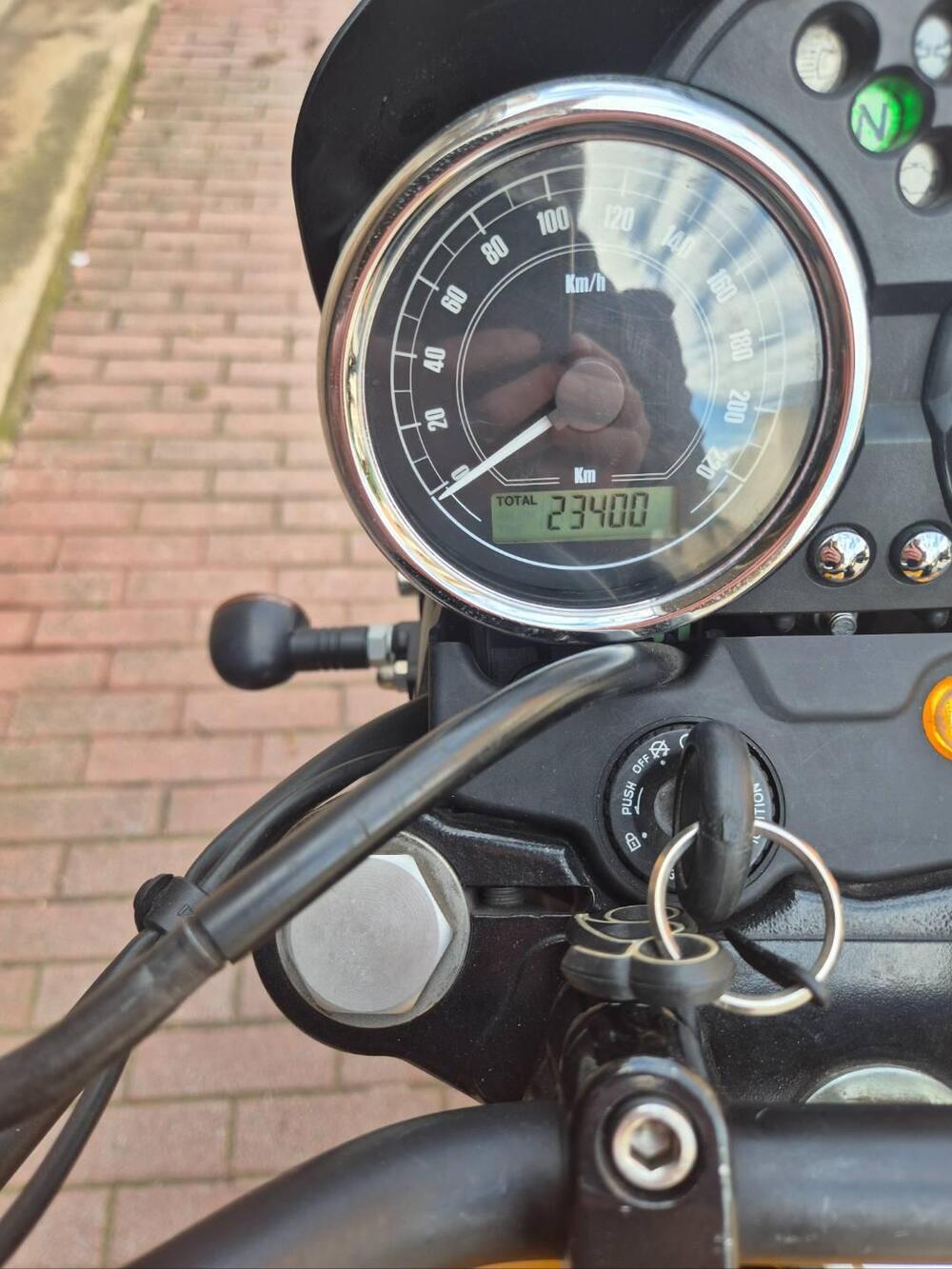 Moto Guzzi V7 II Stone (2015 - 17) (7)