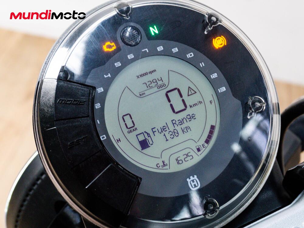 Husqvarna Svartpilen 401 (2018 - 19) (11)