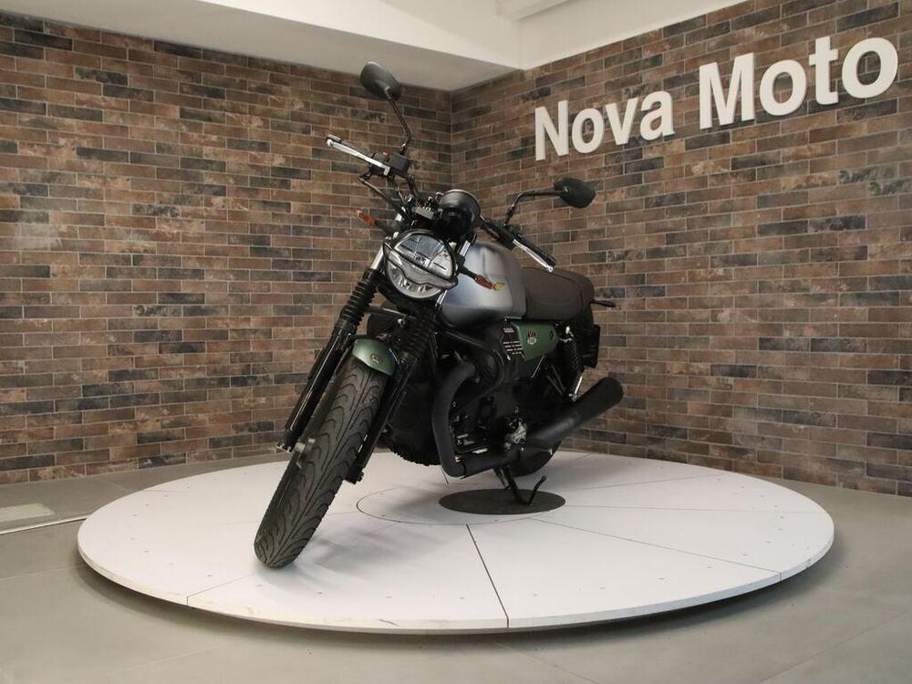 Moto Guzzi V7 Stone (2021 - 24) (4)
