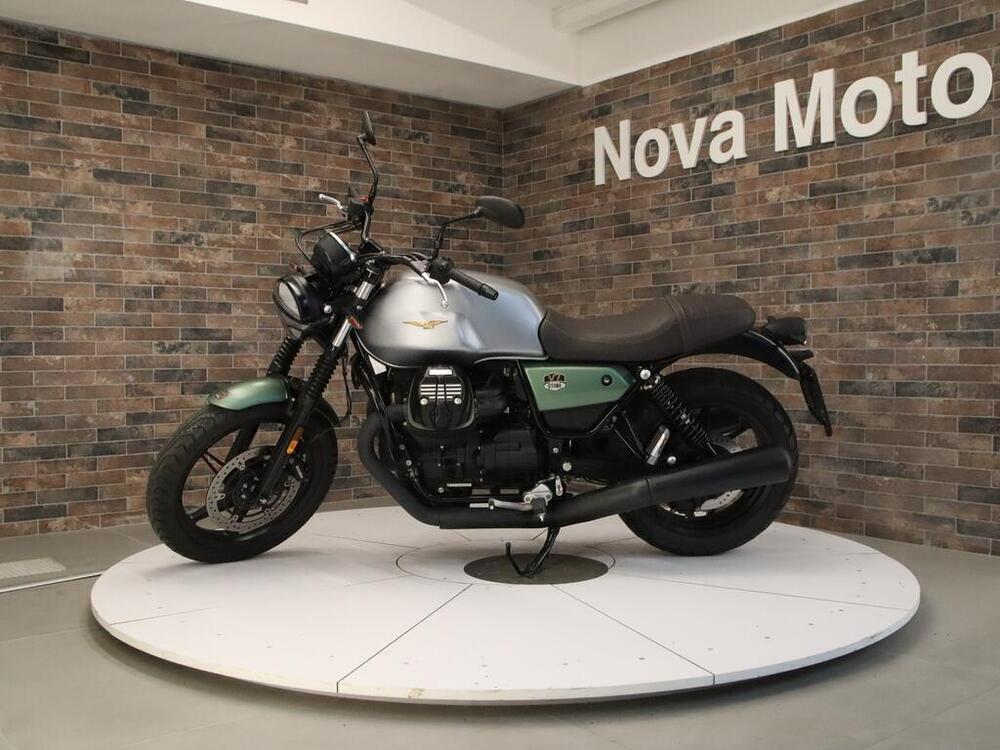 Moto Guzzi V7 Stone (2021 - 24)