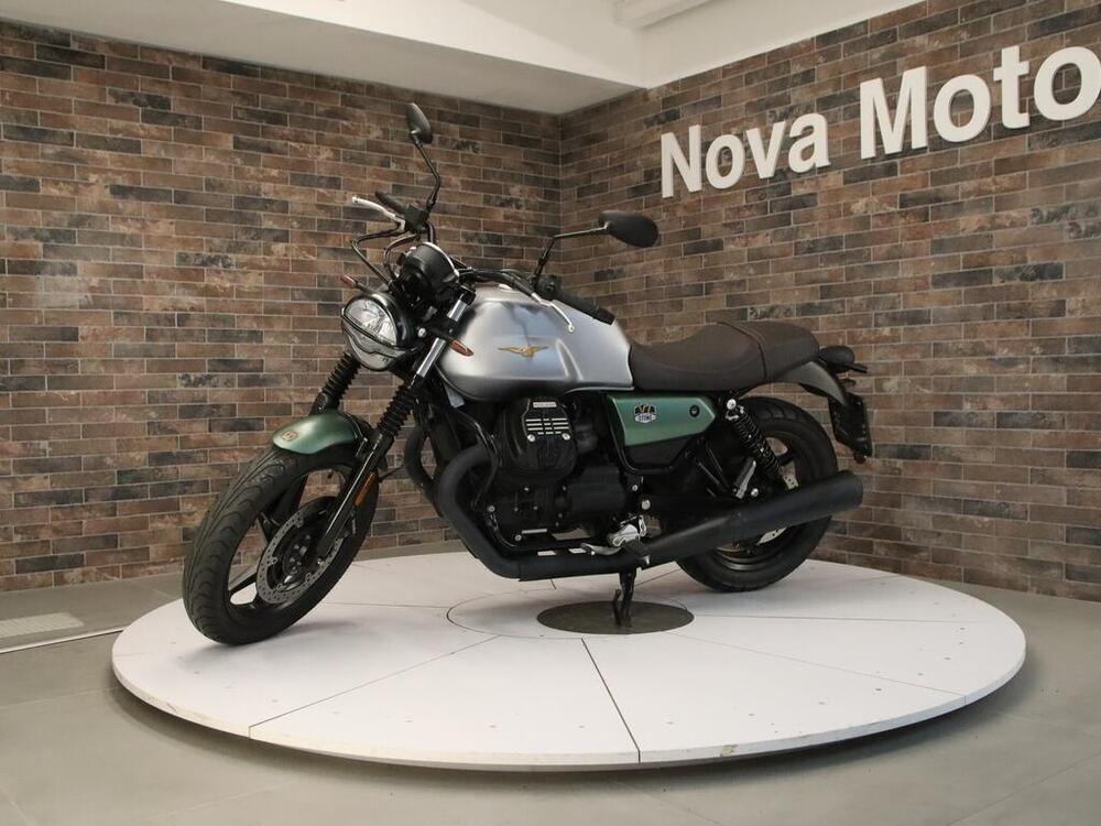 Moto Guzzi V7 Stone (2021 - 24) (2)