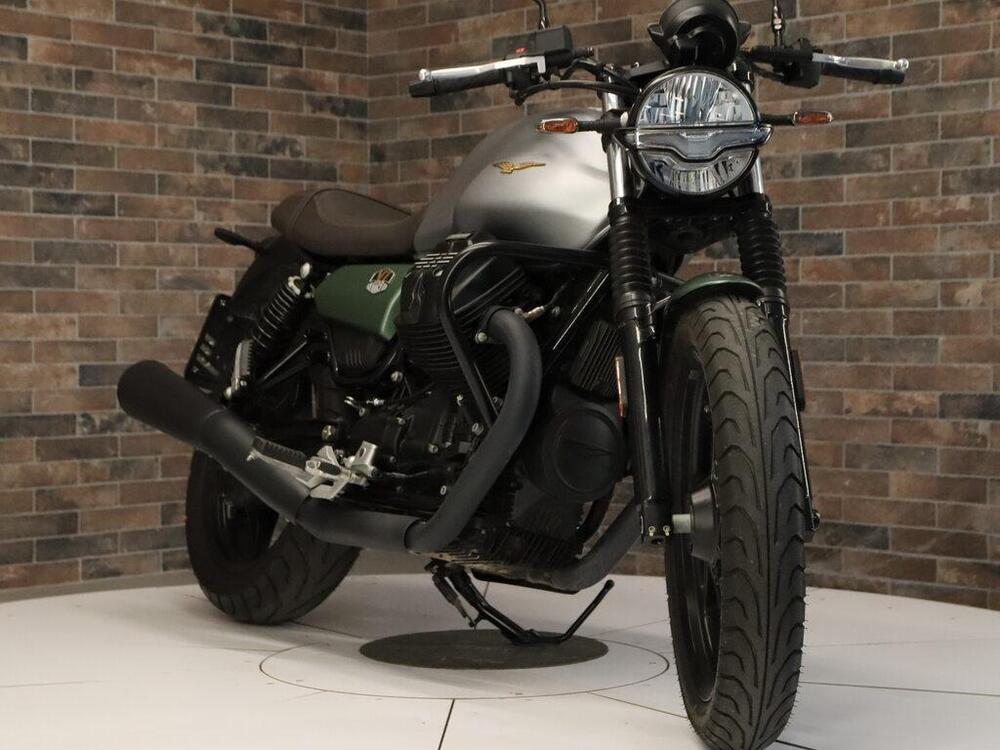 Moto Guzzi V7 Stone (2021 - 24) (15)