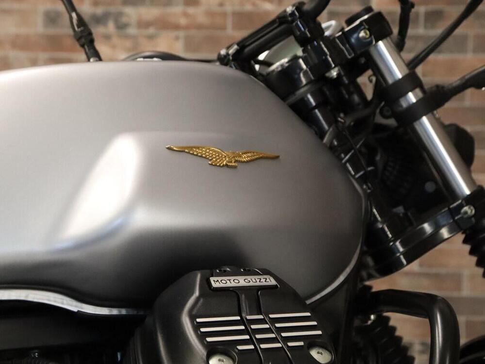 Moto Guzzi V7 Stone (2021 - 24) (12)
