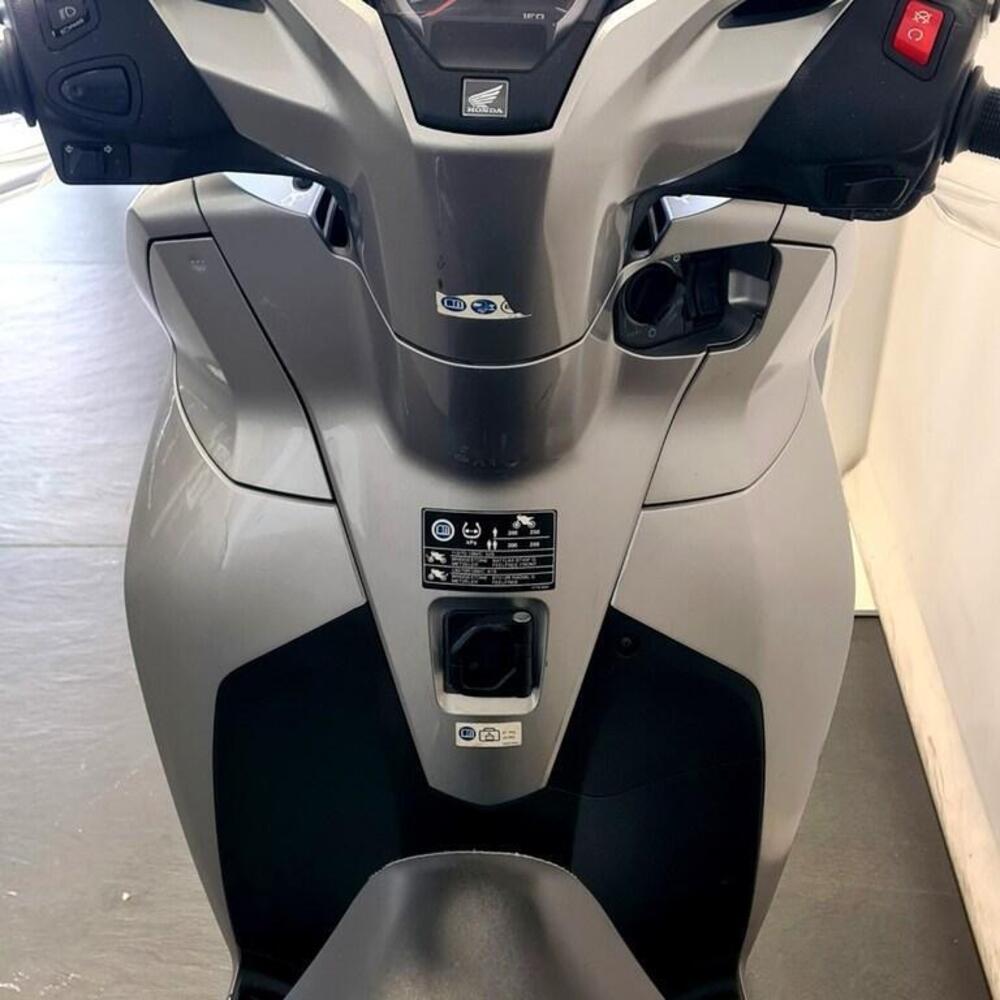 Honda SH 300 i ABS (2016 - 20) (6)