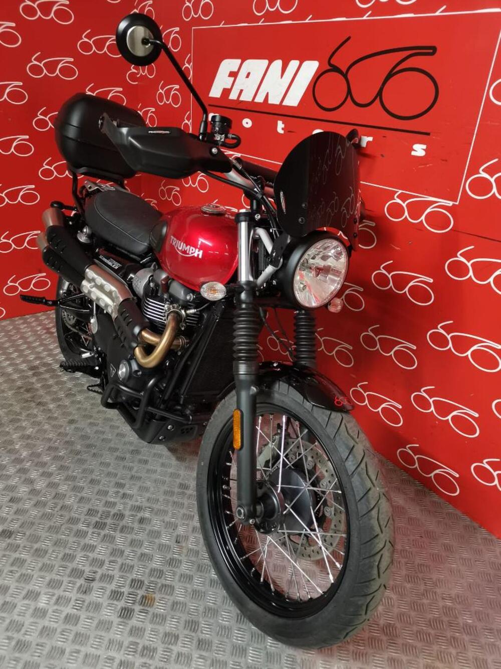 Triumph Scrambler (2006 - 17) (2)