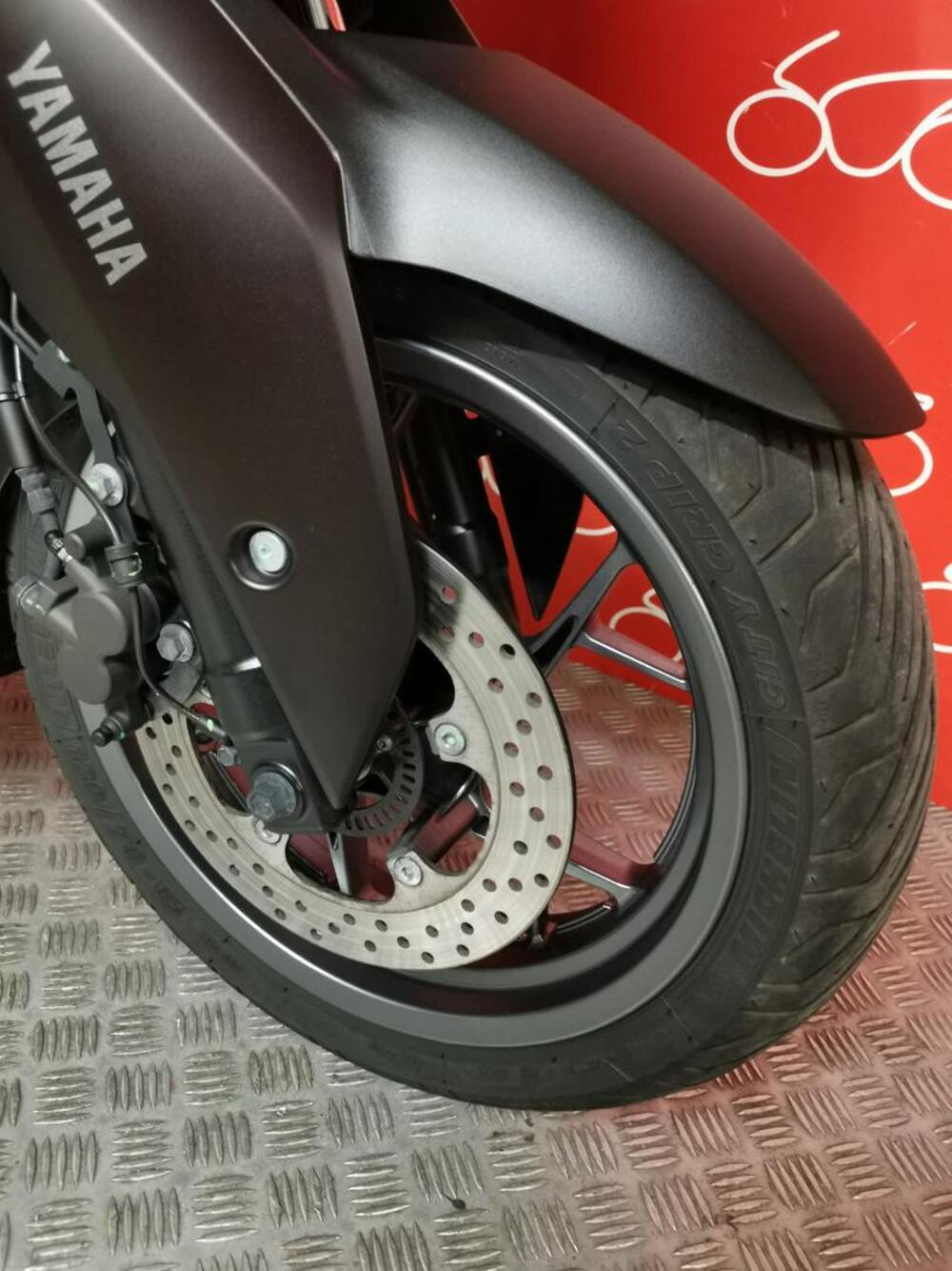 Yamaha X-Max 300 Tech Max+ (2025 - 26) (5)