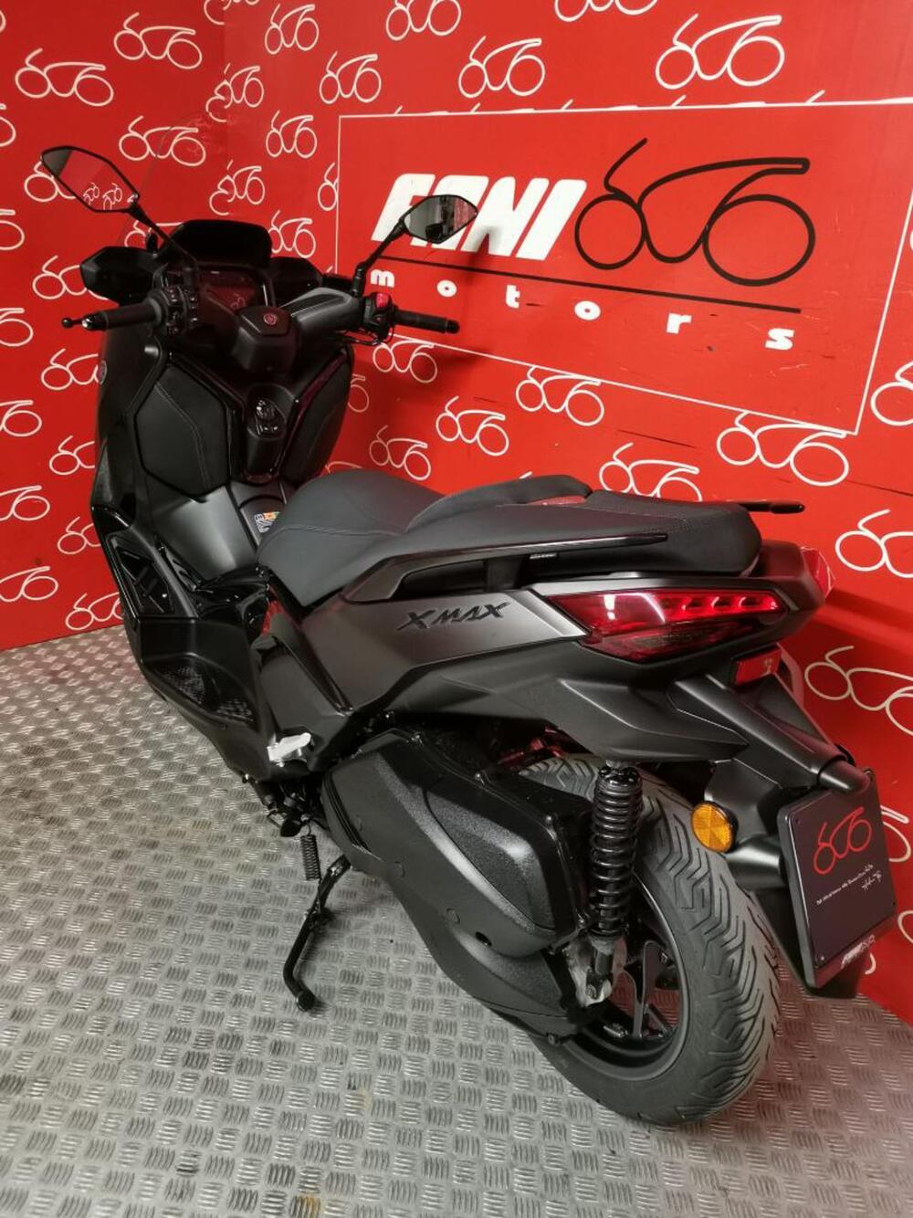 Yamaha X-Max 300 Tech Max+ (2025 - 26) (4)