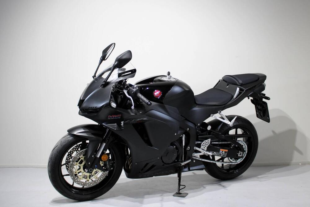 Honda CBR 600 RR (2024 - 26) (3)