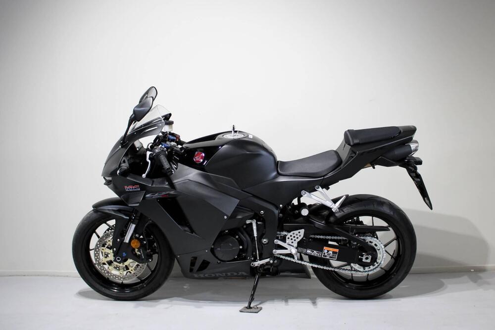 Honda CBR 600 RR (2024 - 26) (4)