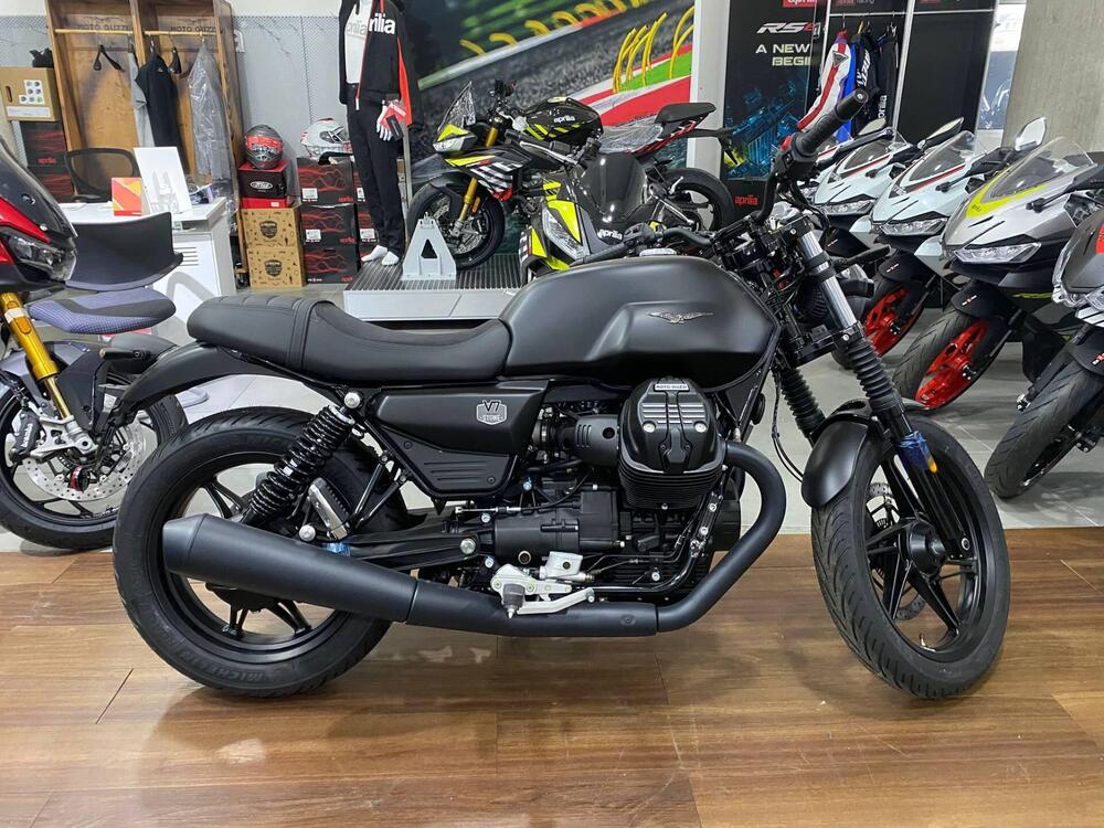 Moto Guzzi V7 Stone (2025 - 26)