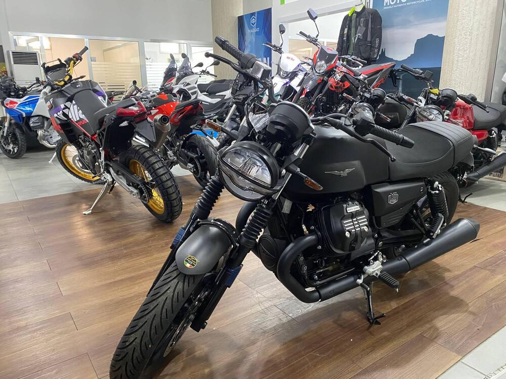 Moto Guzzi V7 Stone (2025 - 26) (4)