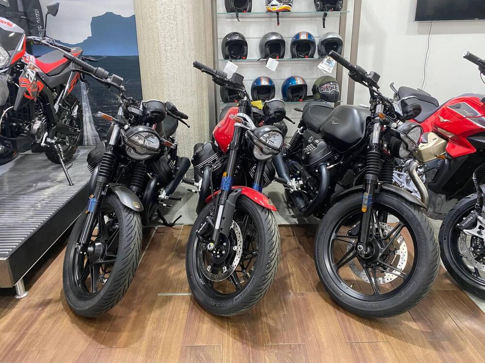 Moto Guzzi V7 Stone (2025 - 26) (2)