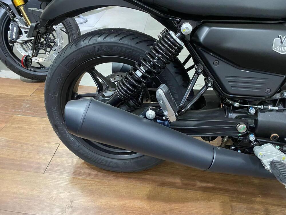 Moto Guzzi V7 Stone (2025 - 26) (10)