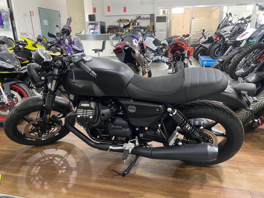 Moto Guzzi V7 Stone (2025 - 26) (3)