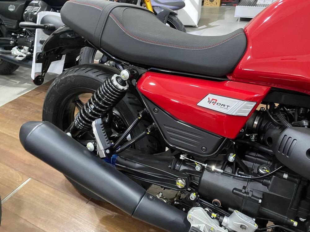 Moto Guzzi V7 Sport (2025 - 26) (5)