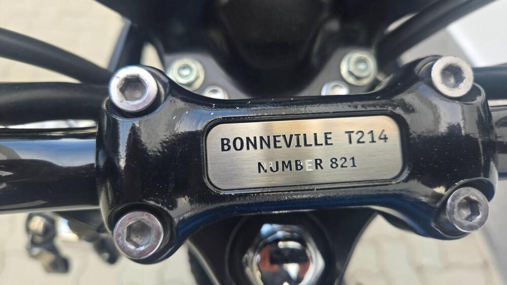 Triumph Bonneville T214 (2015) (6)