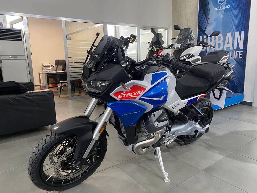 Moto Guzzi Stelvio Duecento Tributo (2025 - 26) (2)