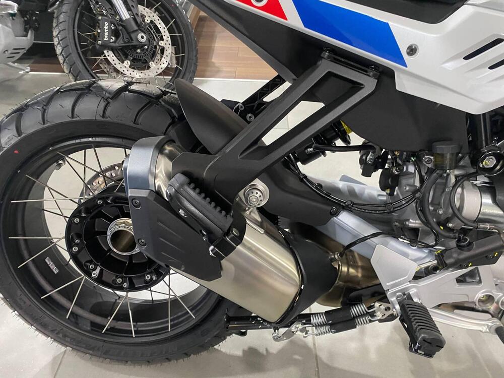 Moto Guzzi Stelvio Duecento Tributo (2025 - 26) (8)