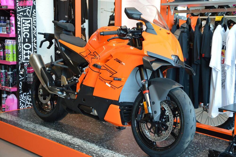 KTM 990 RC R (2026) (5)