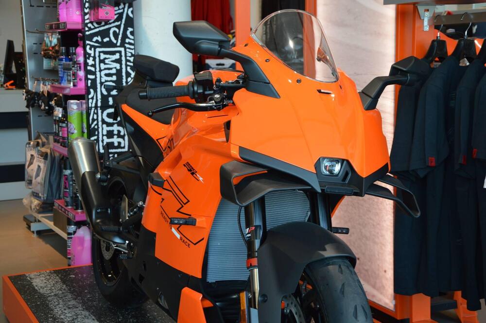 KTM 990 RC R (2026) (8)