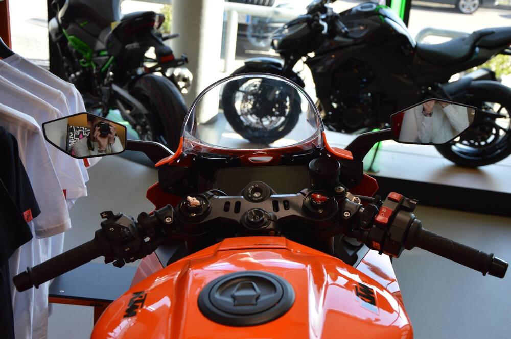 KTM 990 RC R (2026) (9)