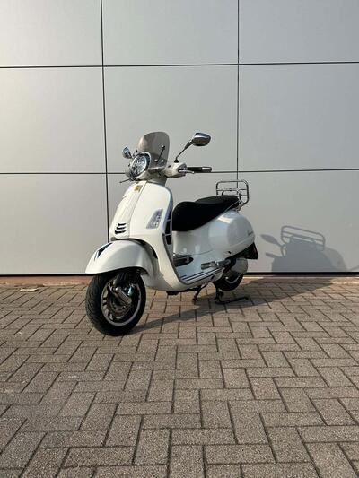 Vespa GTS 300 (2023 - 24) usata