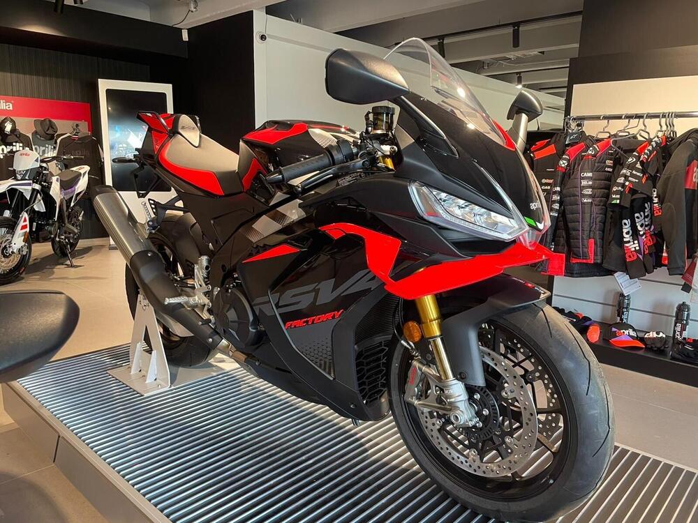 Aprilia RSV4 1100 Factory (2025 - 26) (2)