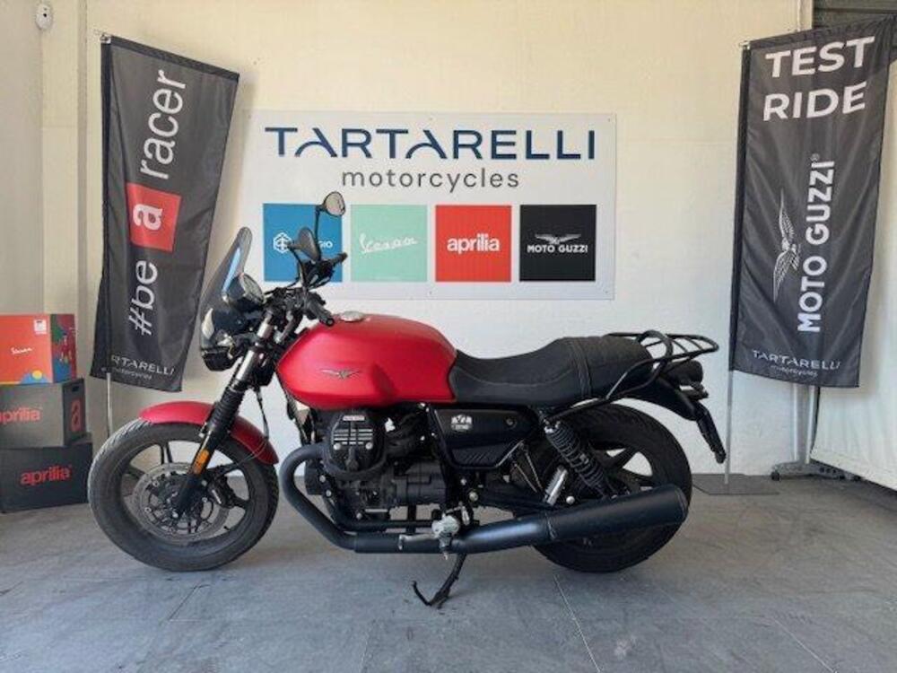 Moto Guzzi V7 Stone (2021 - 24) (4)