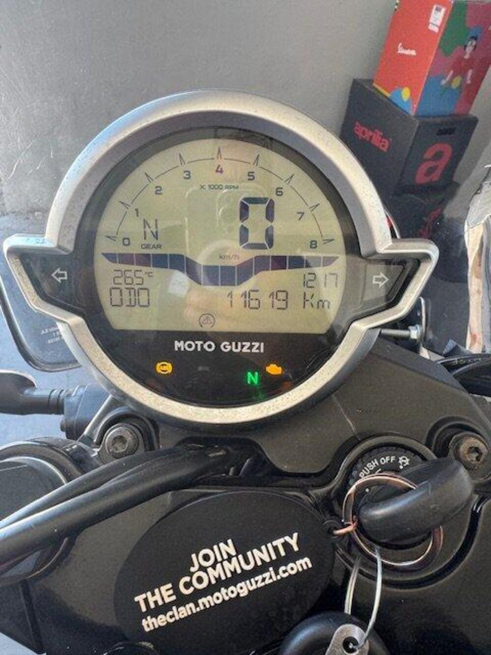 Moto Guzzi V7 Stone (2021 - 24) (5)