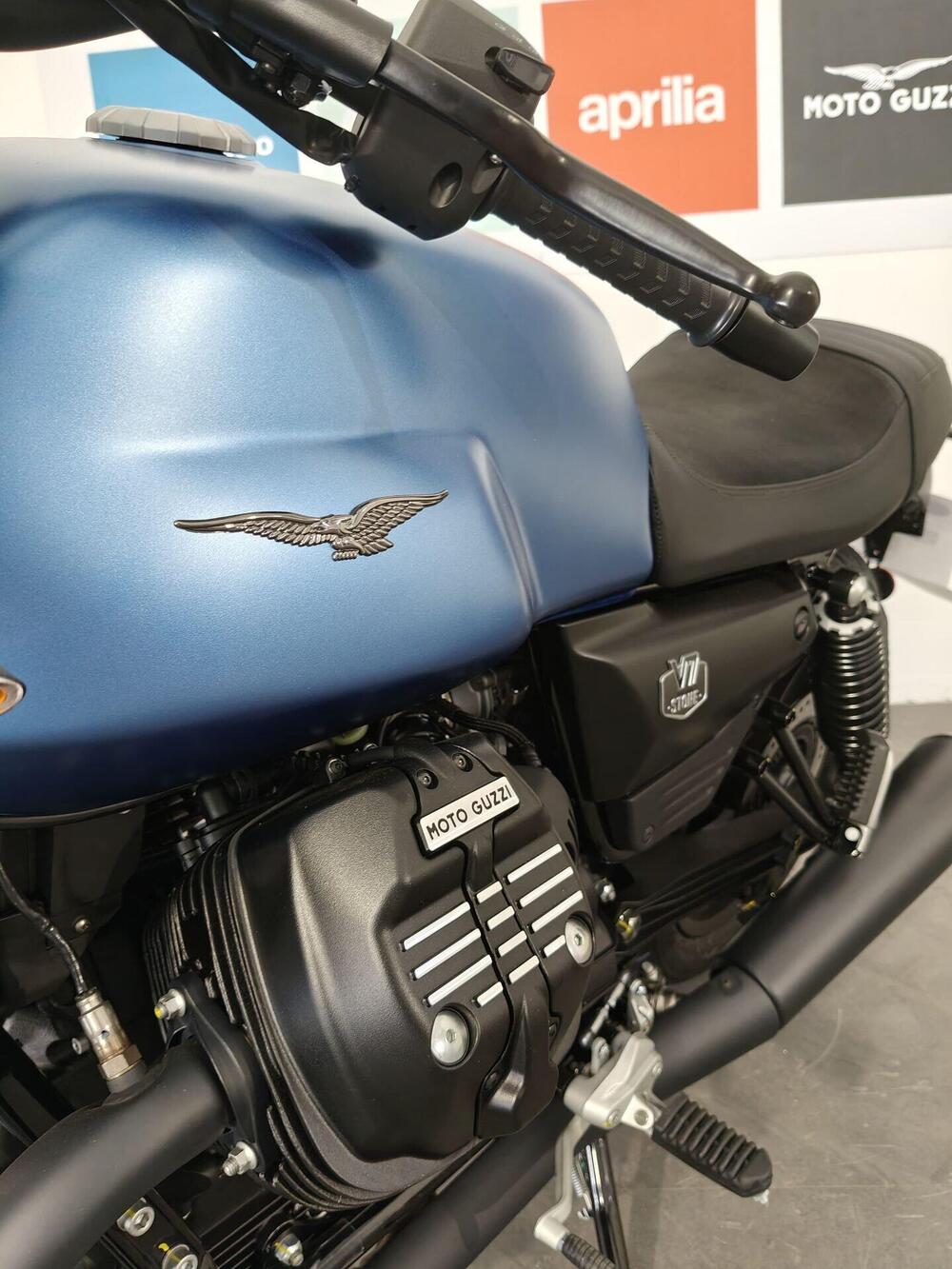 Moto Guzzi V7 Stone (2025 - 26) (4)