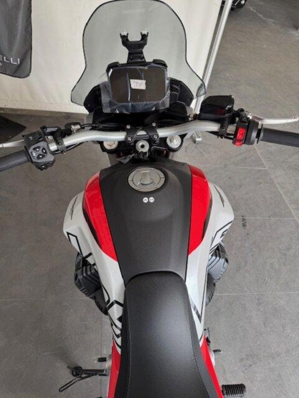 Moto Guzzi V85 TT (2024 - 26) (5)