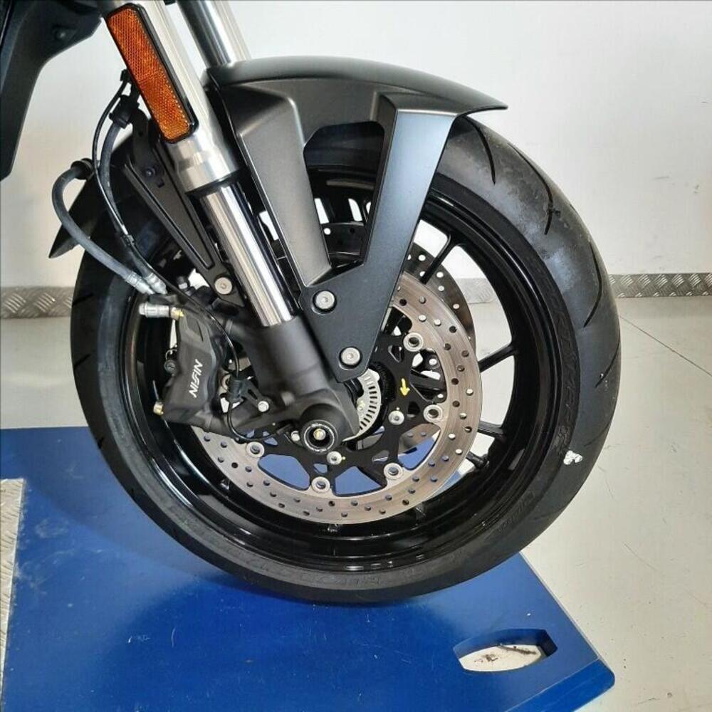 Suzuki GSX-8S (2023 - 24) (4)