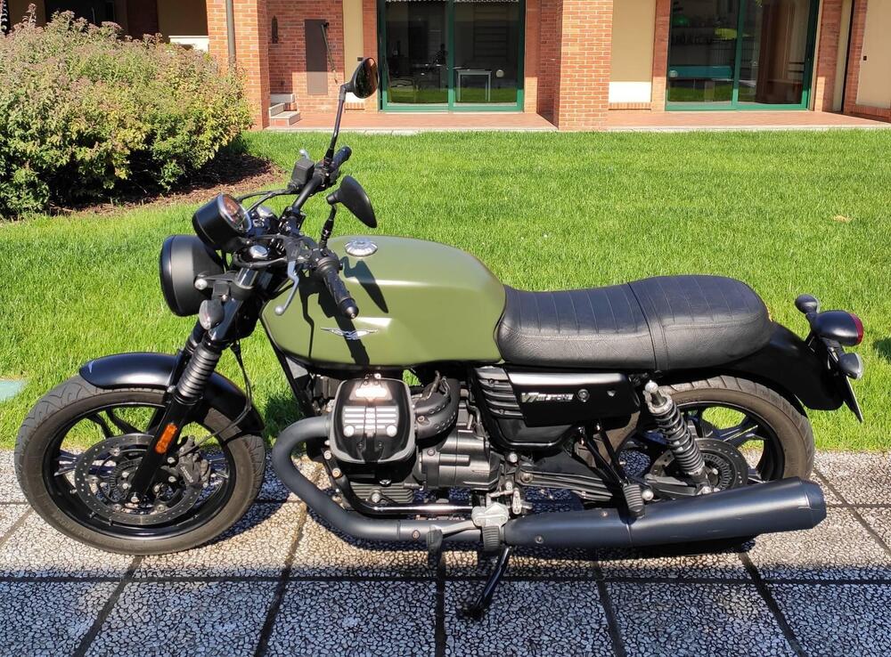 Moto Guzzi V7 III Stone (2017 - 20)