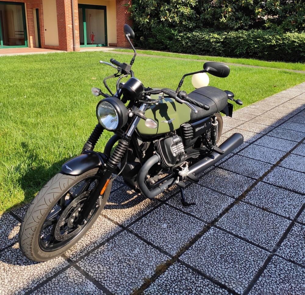 Moto Guzzi V7 III Stone (2017 - 20) (2)