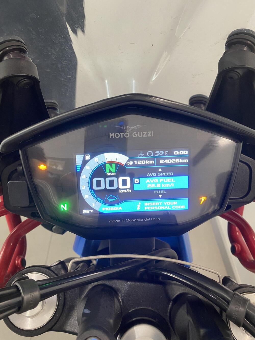 Moto Guzzi V85 TT Evocative Graphics (2021 - 23) (2)