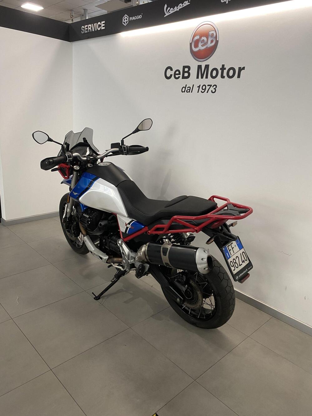 Moto Guzzi V85 TT Evocative Graphics (2021 - 23) (3)